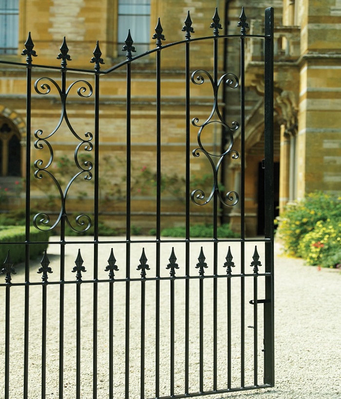 Royale Grange double gates