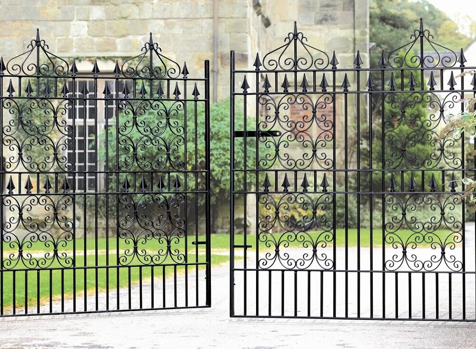 Royale Monarch Estate Gates